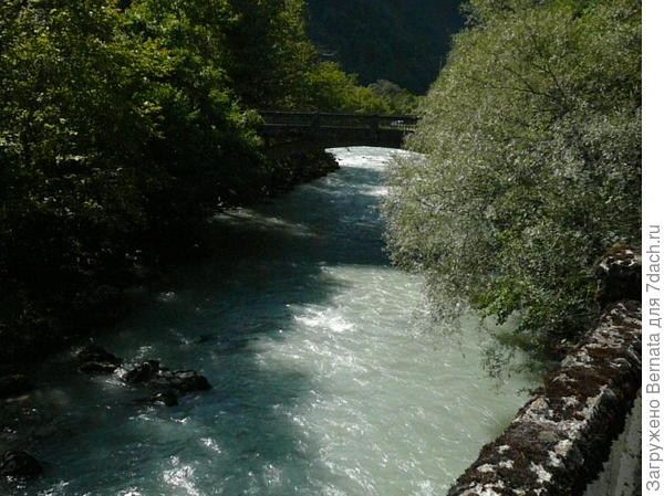 Тенистый берег, где можно отдохнуть...