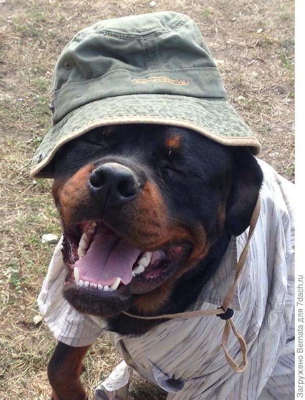 С удовольствием позировал