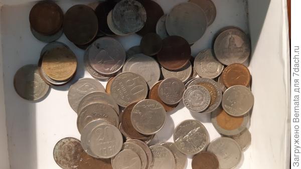 Коробочка монет СССР попозже...