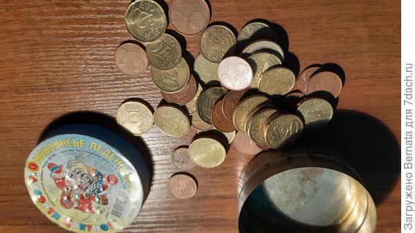 Здесь и старые античные есть.., есть  медяшки, времён  татаро-монгольского ига..., есть и поновее....