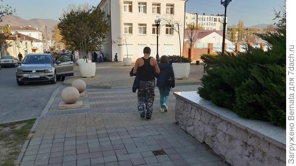 Даже в майках...