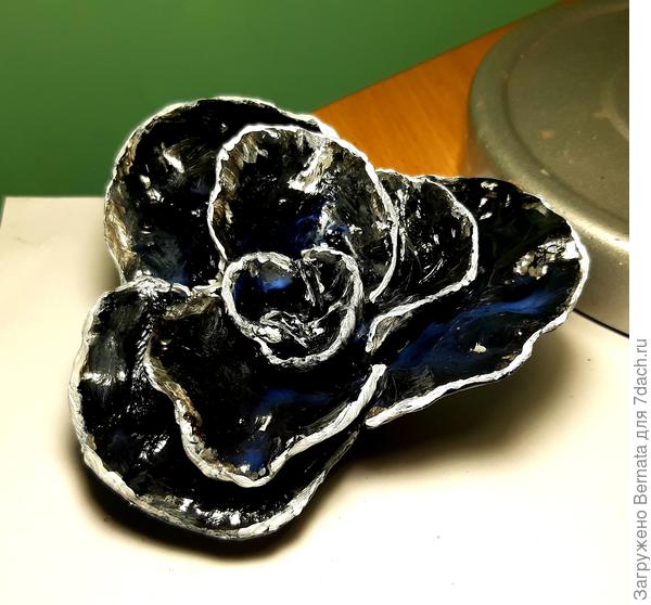 Потом я сделала вот такой цветуёчек....