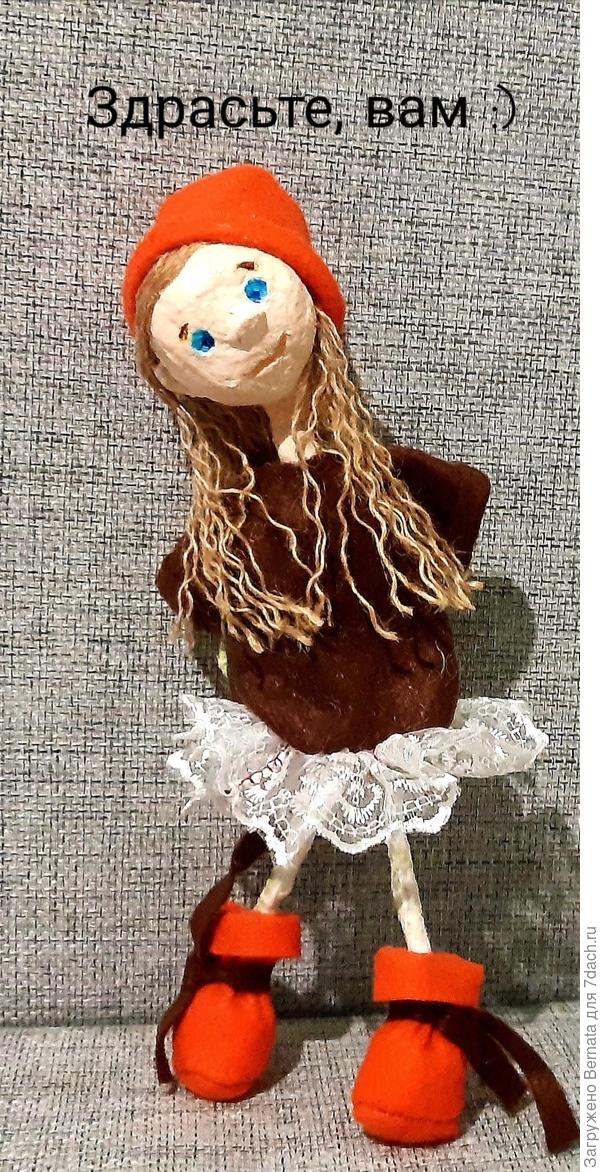 Это - Полинка, она сейчас у сестры. А в жёлтом платье- Карина :)