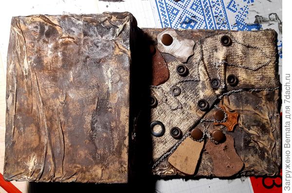 Первая пробная коробка, где за основу взят капрон, имитирующий после проритывания клеем и высыхания, кожу