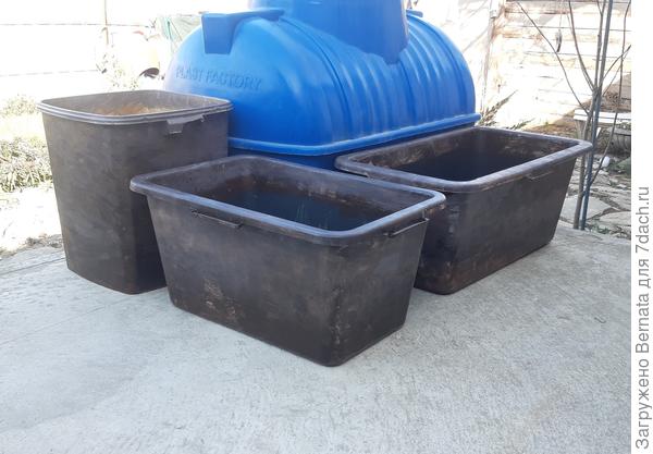 Эти изначально под перцы собиралась, но отдала под клубнику, в дополнение к первым двум