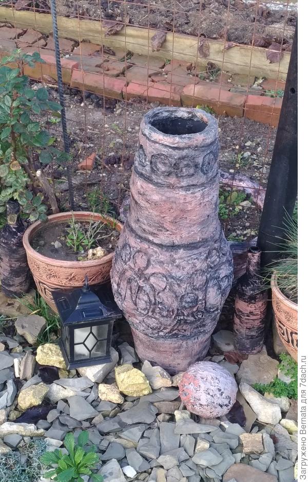 И здесь - тоже... Каркас ненадежный, поэтому и изделие кособокое...:)