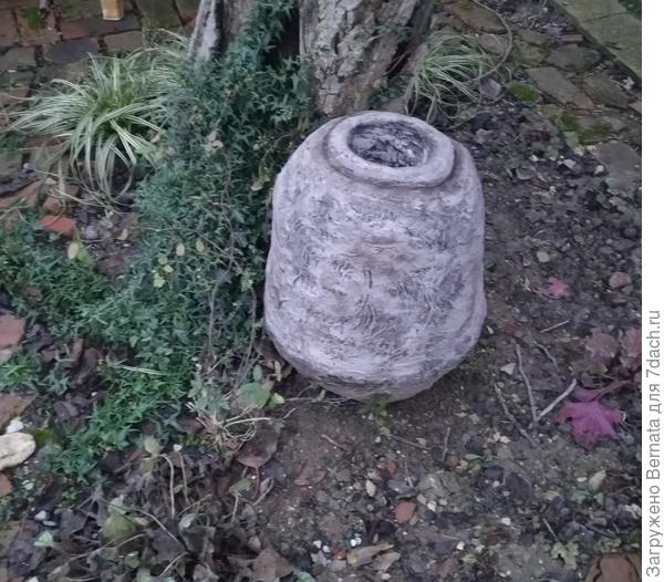 А здесь - тазик и ведро:)