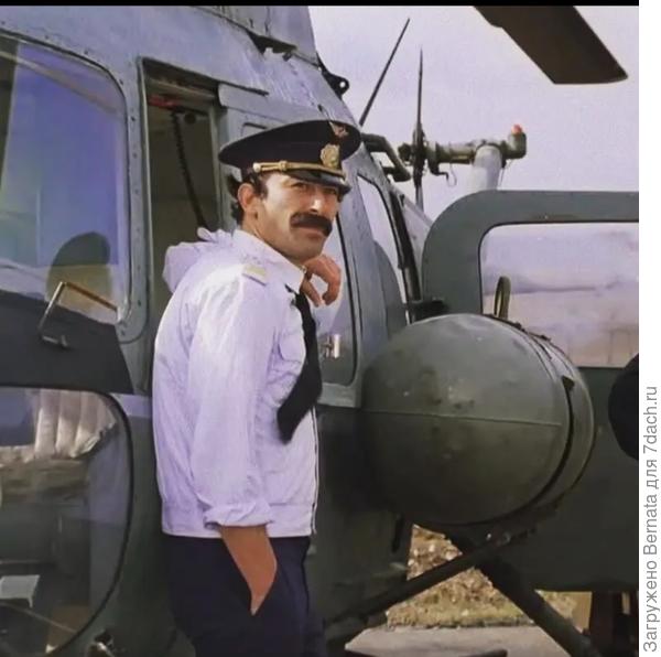 По аэродрому, по аэродрому Лайнер пробежал, как по судьбе...