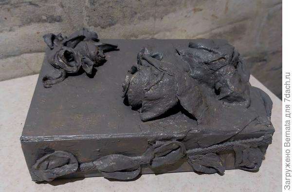 Так и лежит до сих пор...