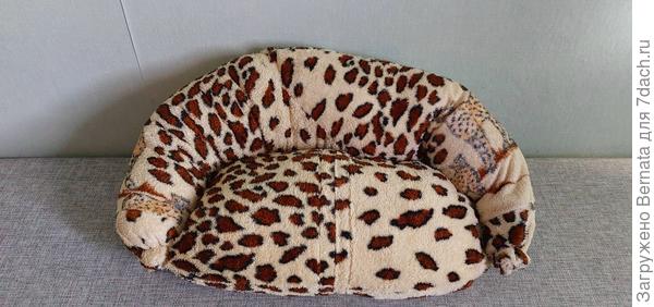 Тогда подлокотники пришиваем сверху...