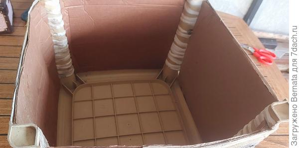 Убрала внутренний мешок и вставила четыре листа картона, вырезанных по размеру