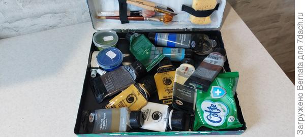 А в коробке помещается куча всего нужного