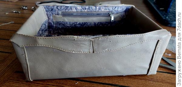 Ручки не стала обрезать, а завернула их вперёд