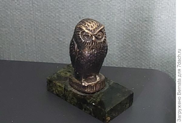 Тоже на письменном столе