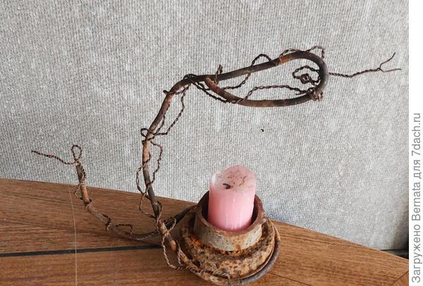 Сначала я сделала змею, старательно выплетая язык, глаз и чешую:))