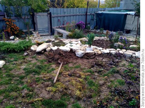 Не помню сколько раз я меняла там крайний ряд камней....