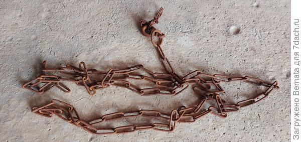 Старая ржавая цепь