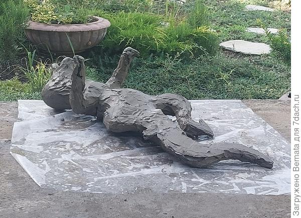 Кругленький животик, как у Крокодила, который не чистил зубы из мультика:))