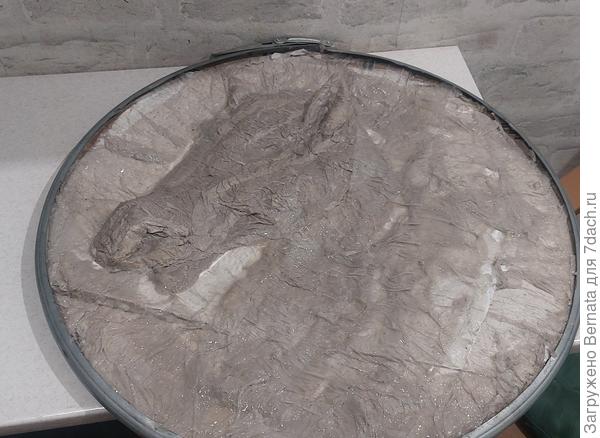 Рамка для панно- обруч от металлической бочки.. Надела, чтобы при высыхании картон не сгибался и не деформировался