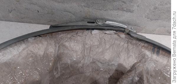 Замок на обруче позволяет легко снимать такую раму