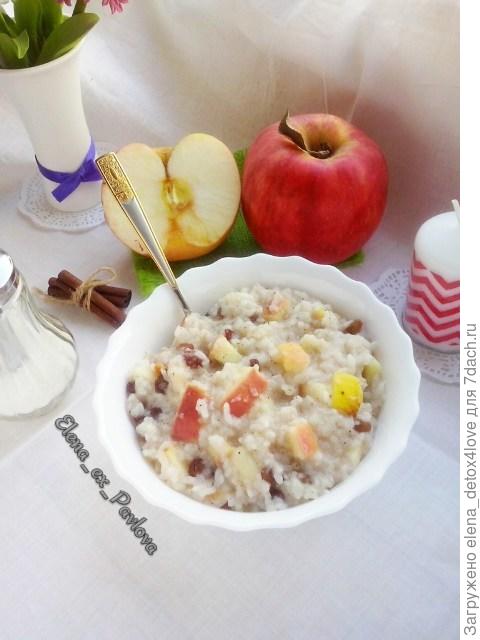 Каша Рисовая с изюмом, яблоком и корицей.