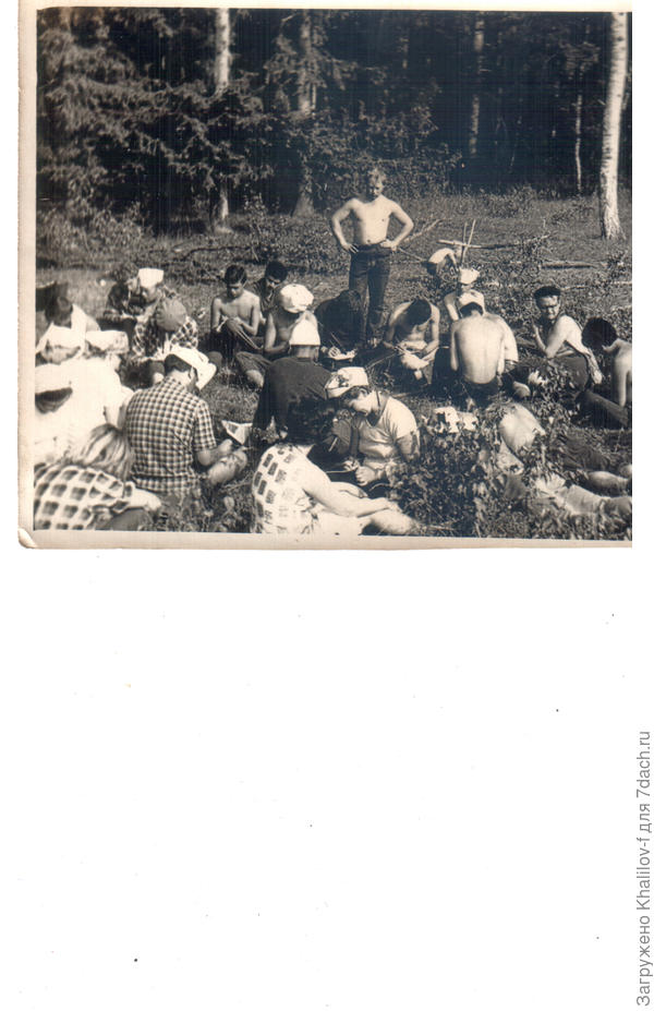 Описание и камеральная  обработка материалов. Я почему то не прихватил нашу палатку в кадр. Студенты Тимирязевки.