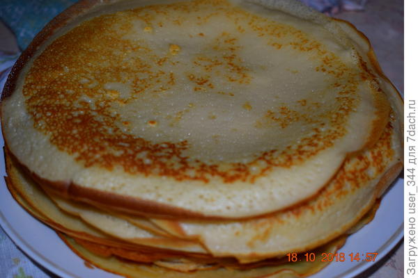 Напекли горку блинов