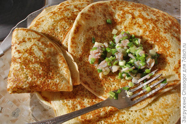 блины с омулем