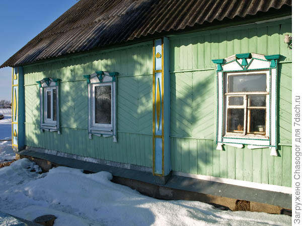 ели затеняют окна