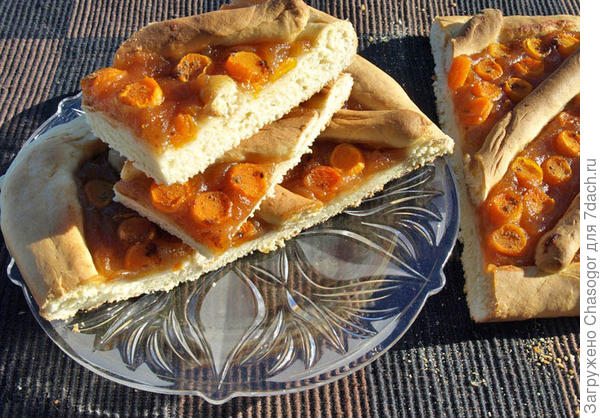 Пирог с яблочным джемом и тыквой, корицей