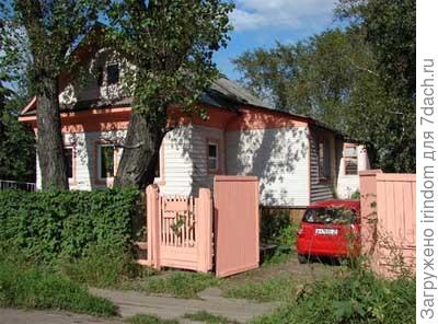 розовый домик