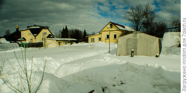 снег
