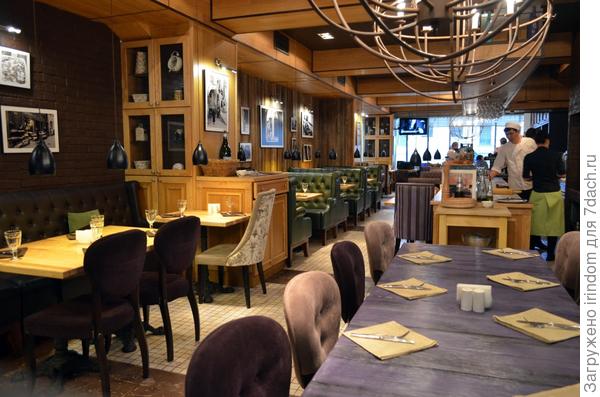 A restaurace Limoncello nás přivítala prázdným sálem