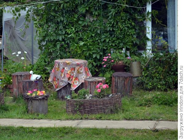 Такой у нас незатейливый уголок)) неприбранный. Руки еще не дошли.