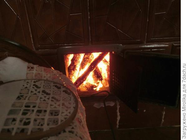 Ранним утром я растапливаю ее, подтягиваю кресло-качалку поближе и начинаю вышивать.