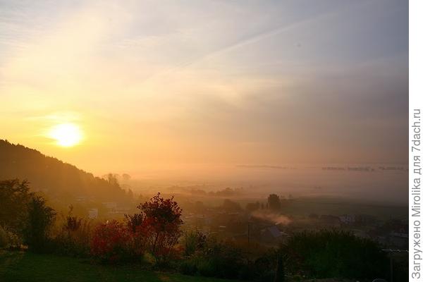 Фото с блога fogsroses.blogspot.hu Автор Agnieszka Konkol. Это вид с ее сада и террасы дома