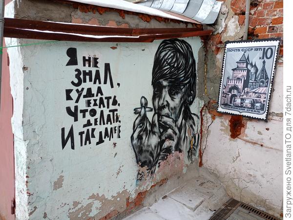 Справа надпись для всех