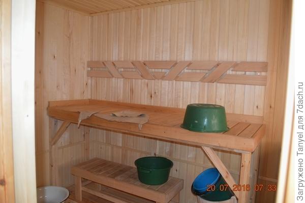 Парилка-моечная. (3х1,95). Отделка осина, полки из липы.