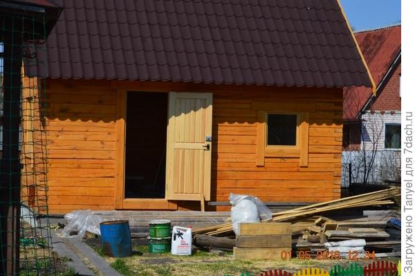 В таком виде начался дачный сезон этого года. Муж учился в процессе стройки, спасибо интернету)))