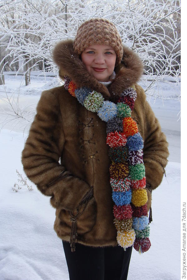 Не коврик, но шарф из помпонов