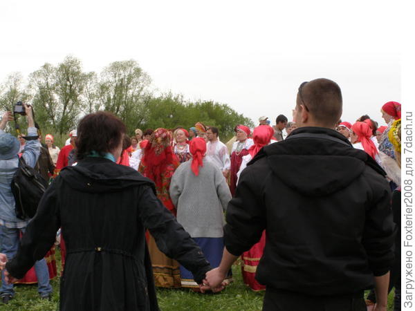 Разные поколения в одном хороводе