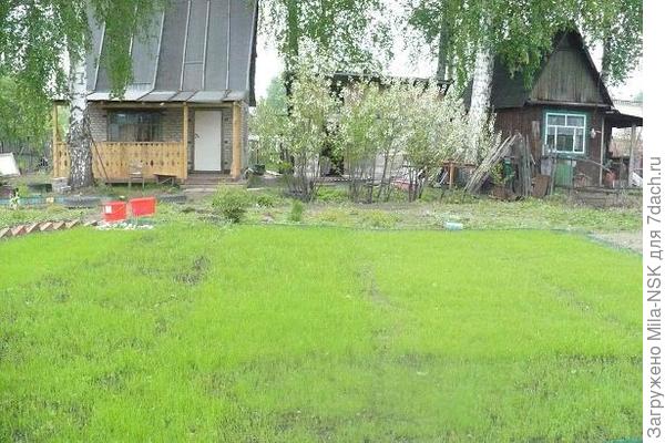 Здесь она видная издалека, в мае 2008.