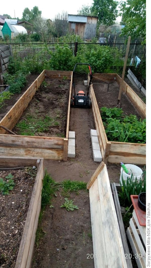 Дорожка между грядок