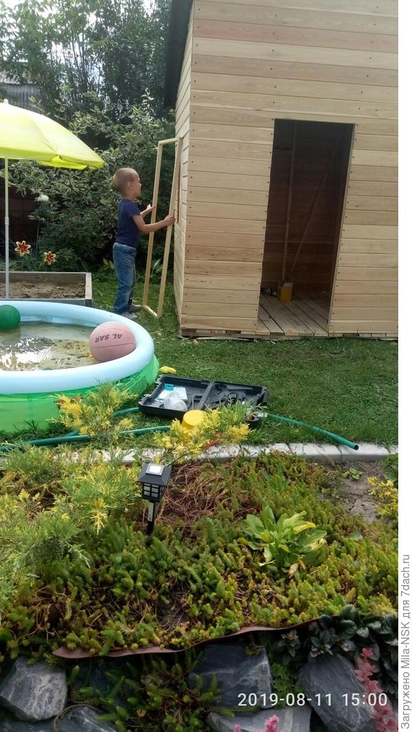 Домик строят