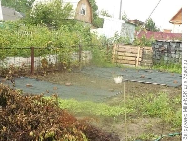 Вот здесь видны эти тряпочки, которые изображают &quot;пол&quot; бани и беседки