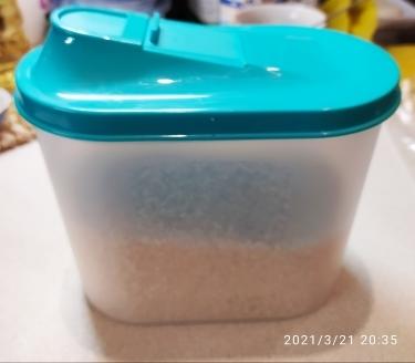 А таких 10 штук я нынче в Ашане прикупила, когда кухню новую приобрела и решила все из пакетов и коробушек по баночкам разложить.