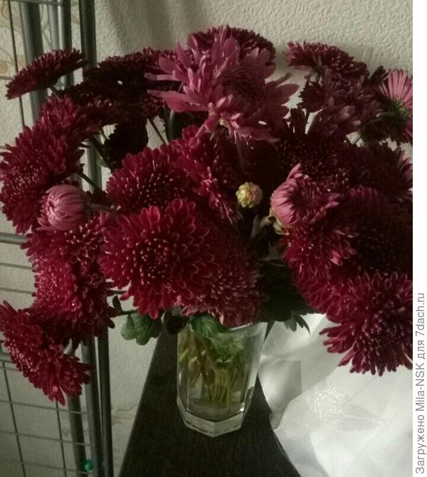 Она же в букете.