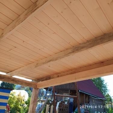 Потолок подшит, можно крыть крышу.