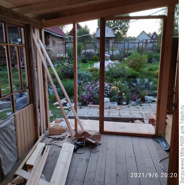 Выставлен косяк для двери.