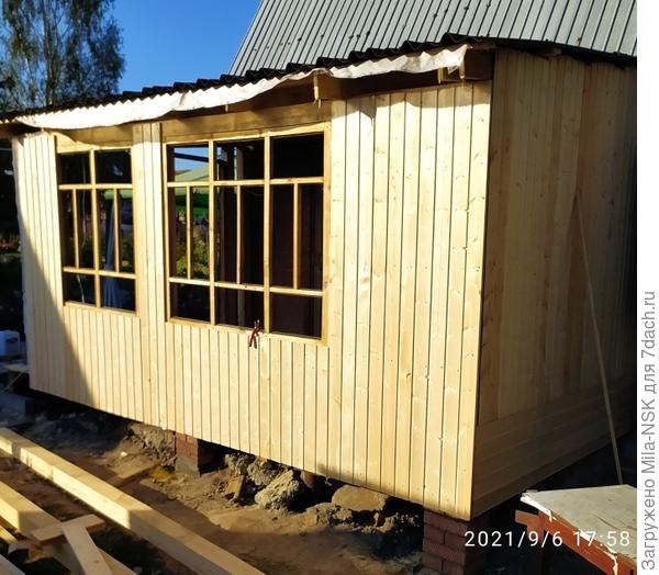 Обшиты две наружные стены